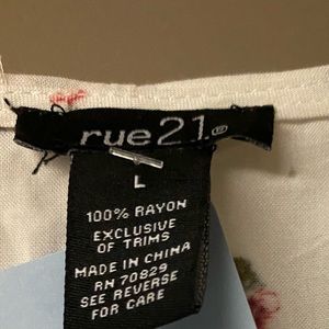 Rue 21 dress floral never worn size large